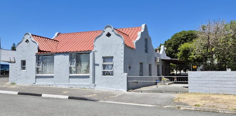 6 Bedroom Property for Sale in Gansbaai Central Western Cape